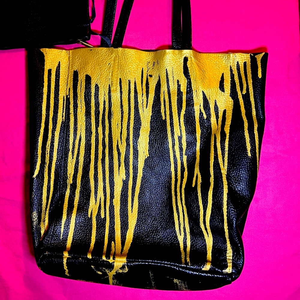 Leather hobo bag in black with gold drippy painting